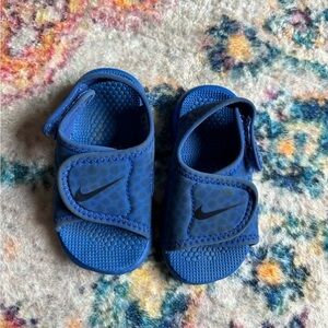 Nike Sandals Size 4